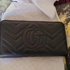 I’m selling this Gucci wallet, brand new I still have the box